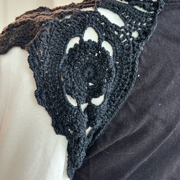 Black shirt with short sleeves. Sleeves are hand crocheted flowers. - Picture 2 of 4